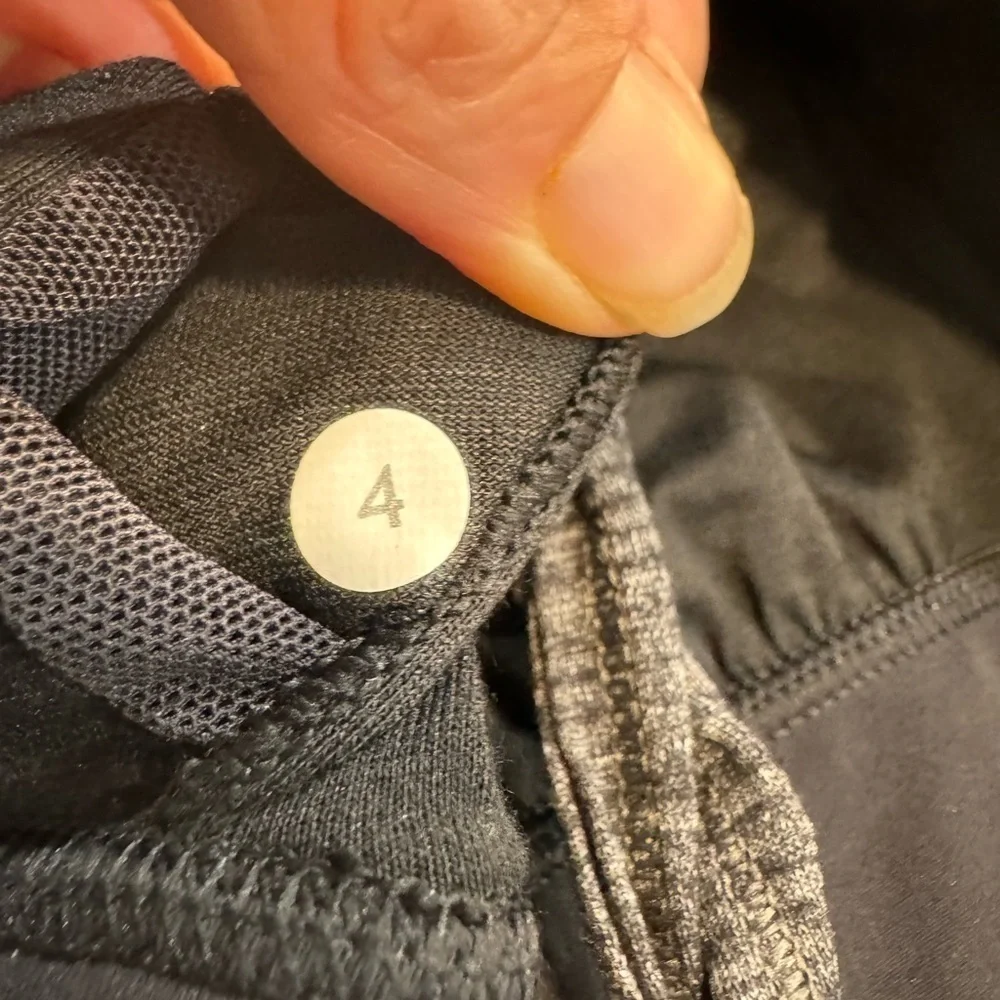 Lululemon Twist & Toil Tank heathered gray & black with attached strappy bra, 4.